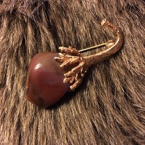 Vintage 70s 12k gold agate acorn style brooch pin